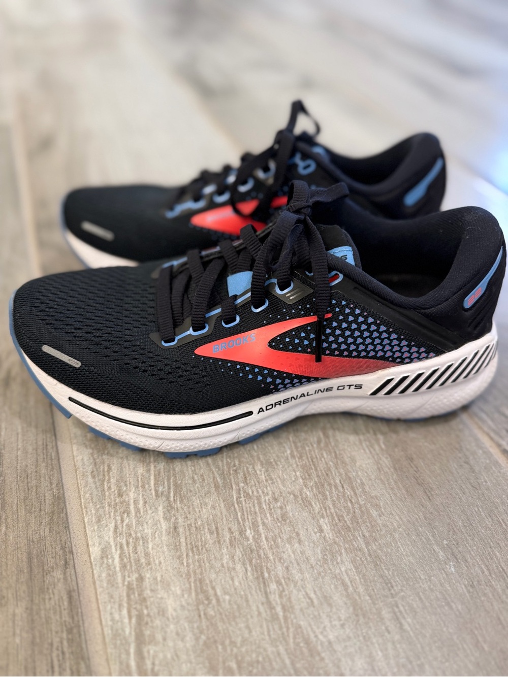 Brooks Adrenaline GTS 22 Women’s Size 6 Running Shoes